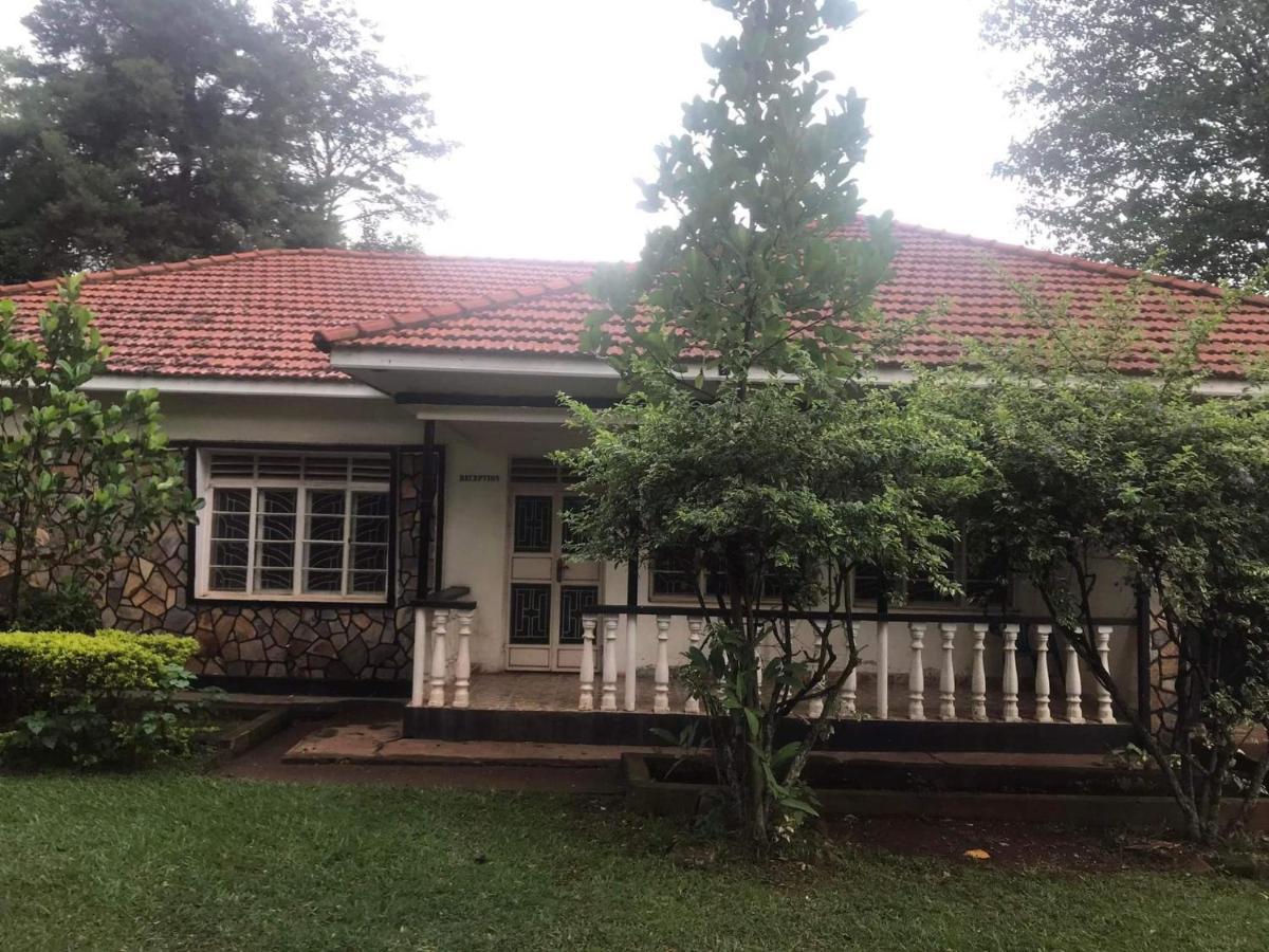 Homestaystudio62 Jinja Esterno foto